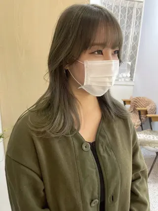 セミロング カラー JIEN MIUのヘアスタイル