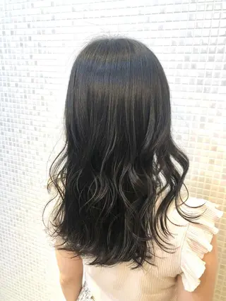 ロング カラー 岩谷 愛依のヘアスタイル