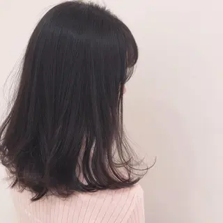 ミディアム カラー cyan SANAMIのヘアスタイル