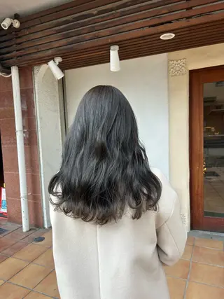 ロング カラー putri 川邉 優花のヘアスタイル