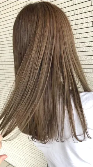 セミロング カラー マエダ リョウのヘアスタイル