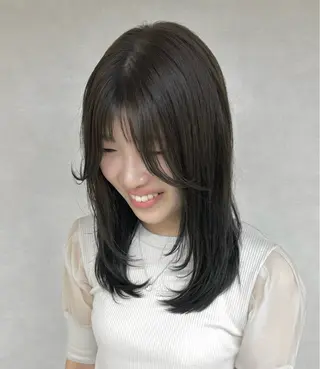 ミディアム Iris by artina 武蔵小杉店【イリス バイ アルティナ】所属・🎼レイヤー/顔周り カット/nene♬のヘアスタイル