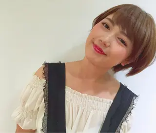 ショート カラー 透明感🎀LOREN エリコ🌈のヘアスタイル