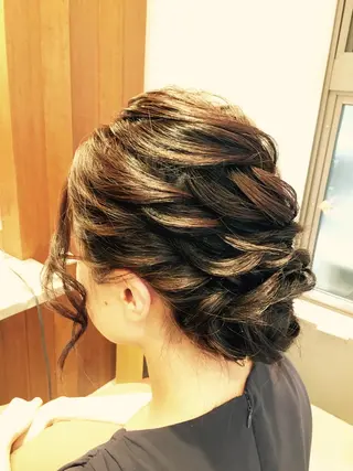 セミロング ヘアアレンジ 近 沙織のヘアスタイル
