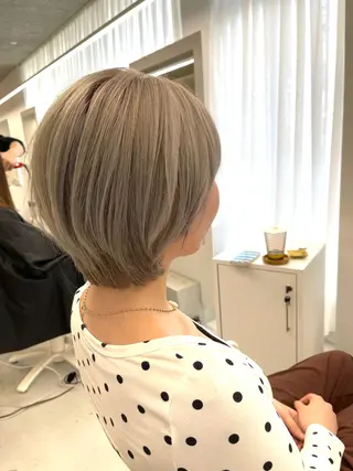 ショート カラー 柴田泰秀sotti. 髪質改善/ブリーチのヘアスタイル