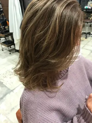 セミロング さの あやねのヘアスタイル