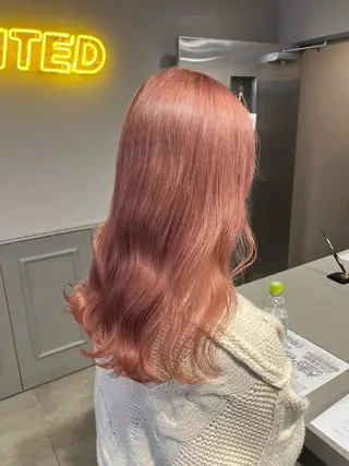 セミロング 寒色＆ブリーチ特化 寒色MiOのヘアスタイル