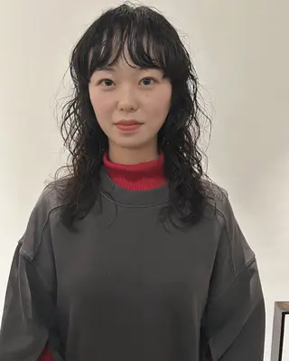 ロング パーマ Loom.所属・村上雅人 ナチュラルモードのヘアスタイル