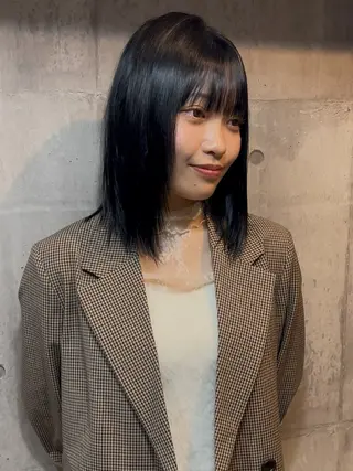 ミディアム カラー nagi レイヤーカットのヘアスタイル