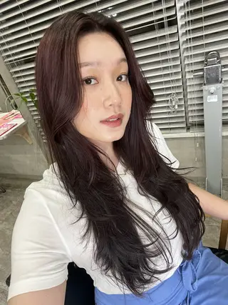 ロング ✨レイヤー/柔らかベ ージュ青山✨のヘアスタイル