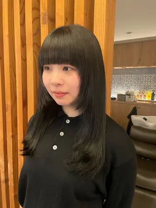 ミディアム カラー リカ/ハイトーン ・オリーブ🍀のヘアスタイル