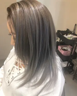 カラー 早川 真幸のヘアスタイル