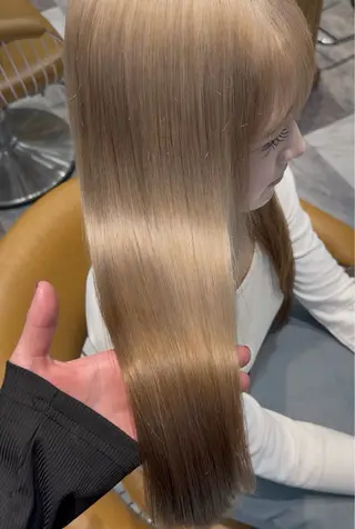 ロング 栄ハイトーン/ ベージュカラー中園薪のヘアスタイル