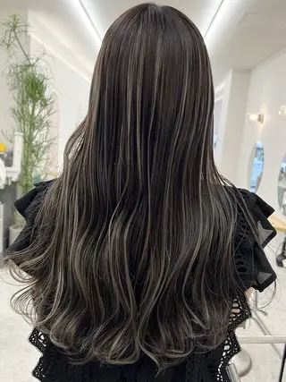 ロング カラー 白髪ぼかしハイライト レイヤー川口　元気のヘアスタイル