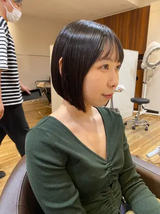 ショート レイヤーカット /透明感/千葉怜寿のヘアスタイル