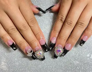 ネイル VIERU 🌈🎀💖のネイルデザイン