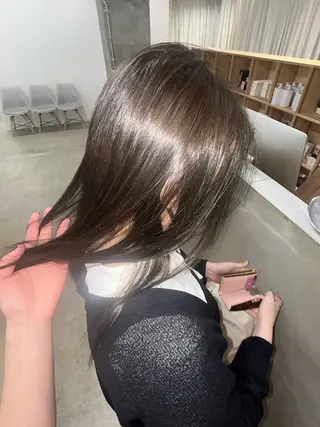 セミロング freera所属・湯浅 美玖のヘアスタイル