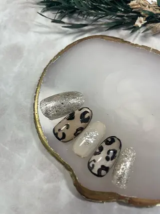 ミディアム Kuroki Yurikaのネイルデザイン