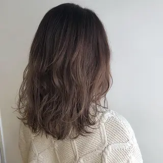 ミディアム カラー MIOベージュカラー 柔らかいカラーのヘアスタイル