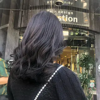 ミディアム カラー 山崎 絵莉香のヘアスタイル