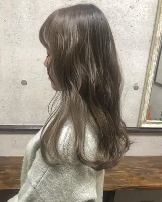 ロング カラー 江原 彩華のヘアスタイル