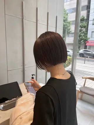 ショート yoko/レイヤー /小顔ボブ/艶カラーのヘアスタイル