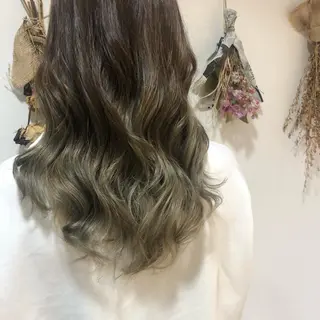 ロング カラー 松佐 ゆかりのヘアスタイル