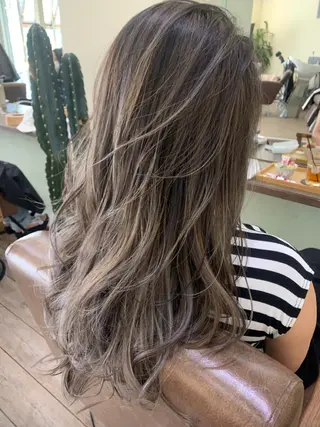 ロング カラー 鶴見 和美のヘアスタイル