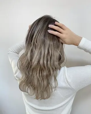 カラー デザインカラー Lienのヘアスタイル