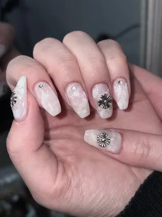 ネイル NES NAIL所属・さゆり￤推しキャラ ￤ロングネイル🩷のネイルデザイン