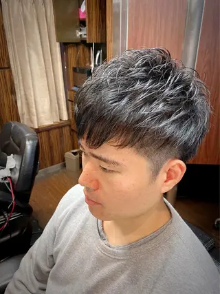 ショート パーマ メンズ 山田 哲平のヘアスタイル
