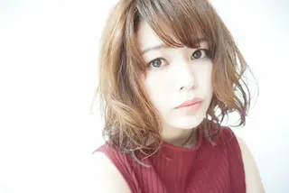 ミディアム EMANON名古屋所属・美谷添（ミヤゾエ） まどか大人ヘアサロンのヘアスタイル