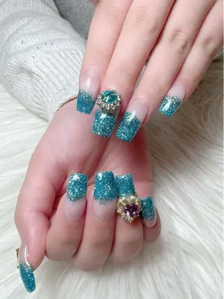 ネイル シェヌネイル JURAのネイルデザイン