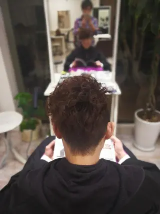 パーマ メンズ Aile所属・酸性ストレート／カラ ー/山下高明のヘアスタイル