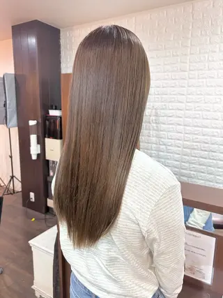 ロング トモタニ ミオのヘアスタイル