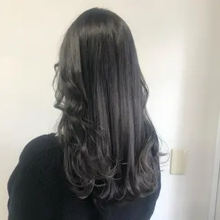 セミロング 寒色＆ブリーチ特化 寒色MiOのヘアスタイル