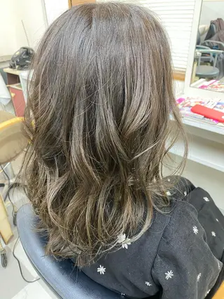 ミディアム 永沼 真依のヘアスタイル