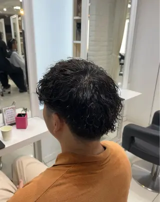 ショート カラー パーマ メンズ 【シャドウパーマ センターパート】義心のヘアスタイル