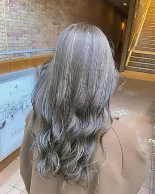 カラー 林 美佑のヘアスタイル