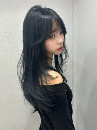 ロング カラー 𝑴𝑶𝑲𝑨渋谷 トレンド韓国ヘア🩷のヘアスタイル