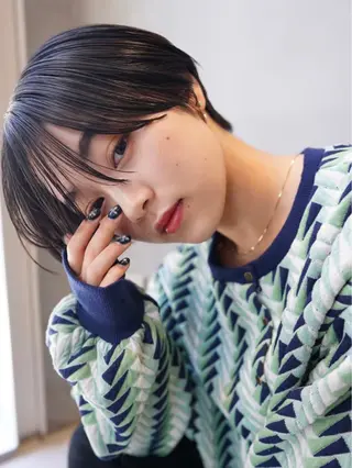 ショート センターパート /ニュアンスパーマのヘアスタイル