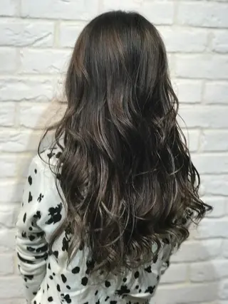ロング カラー UMEDA FIGAROのヘアスタイル