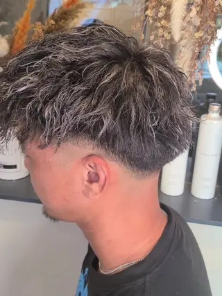 ショート ブリーチカラー🌈 嘉名 真樹のヘアスタイル