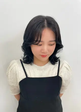 ミディアム 似合わせカットが 得意な美容師のヘアスタイル