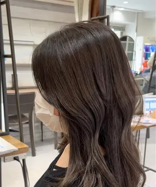 ロング メンズバレイヤージュ 斉藤春のヘアスタイル