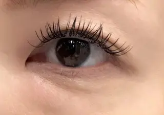 マツエク・マツパ 岡田詩織 MODE Ks松原店のヘアスタイル