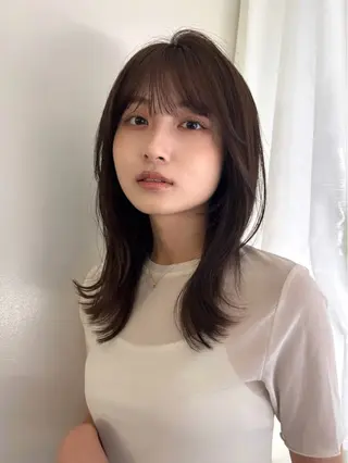 ミディアム 佐藤 芽依のヘアスタイル