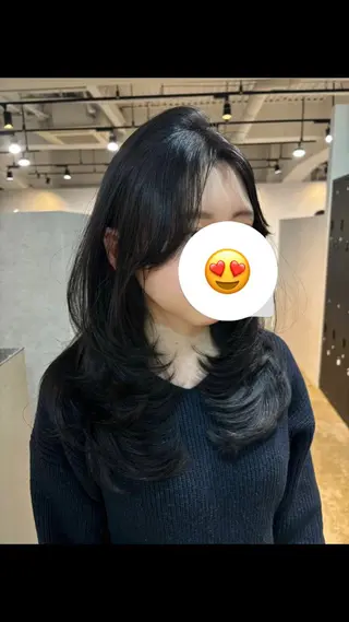 セミロング 心斎橋/海外レイヤー 募集中三好玲奈のヘアスタイル