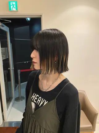 ショート カラー タイトボブ個性派カラ ーAKANEのヘアスタイル