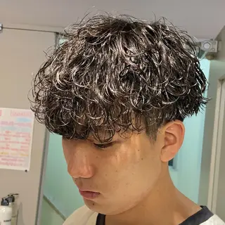 ショート パーマ ヘアアレンジ メンズ 艶カラー の達人のヘアスタイル